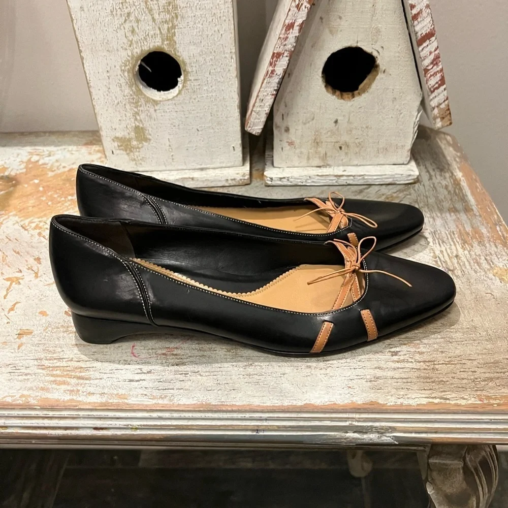 Cole Haan Black With Tan Bow Kitten Wedge Office Casual Heel Womens Size 9